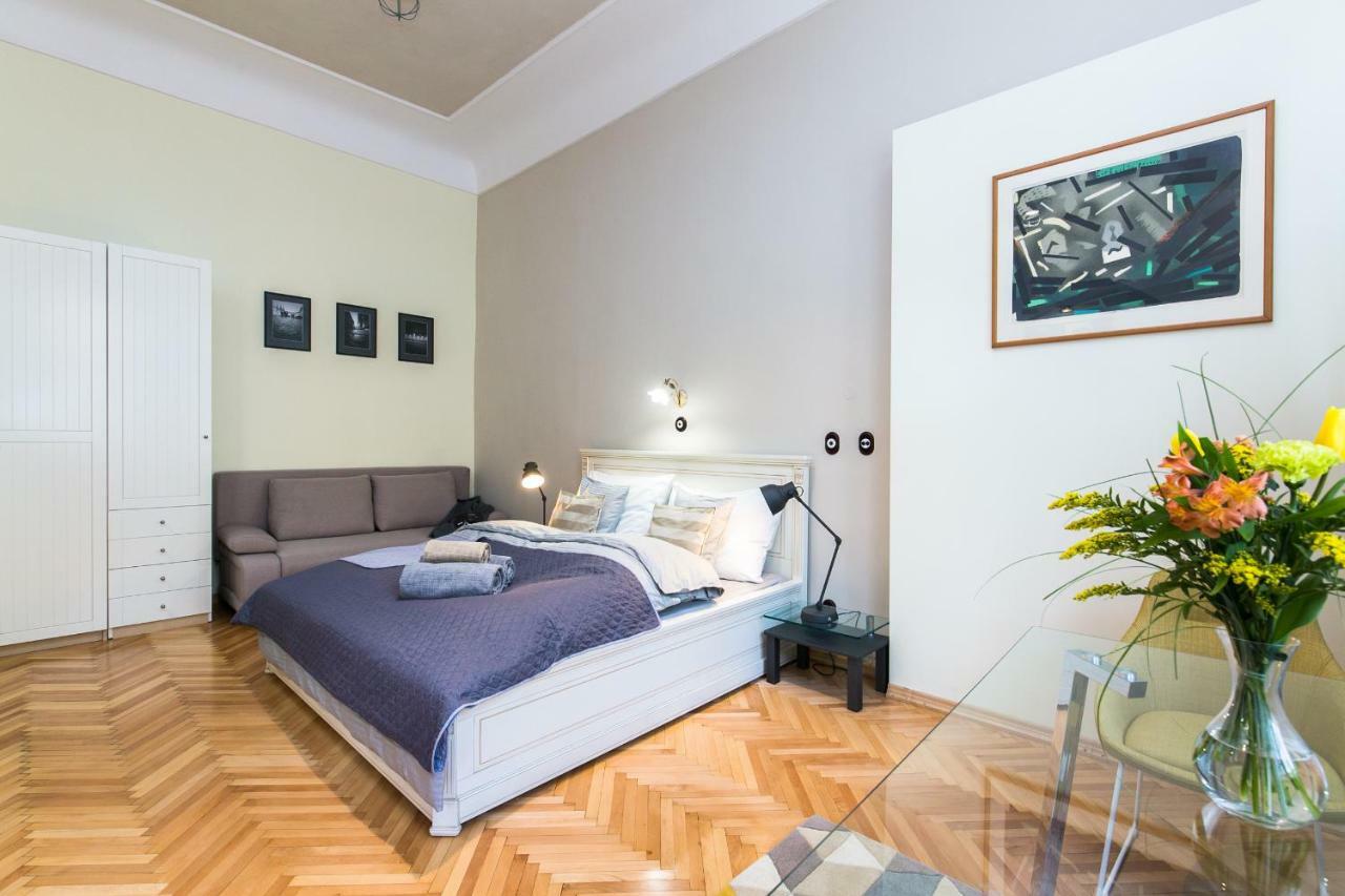 Apartment Nebovidy I - Historic Centre - Terrace - Air Conditioning Прага Екстериор снимка